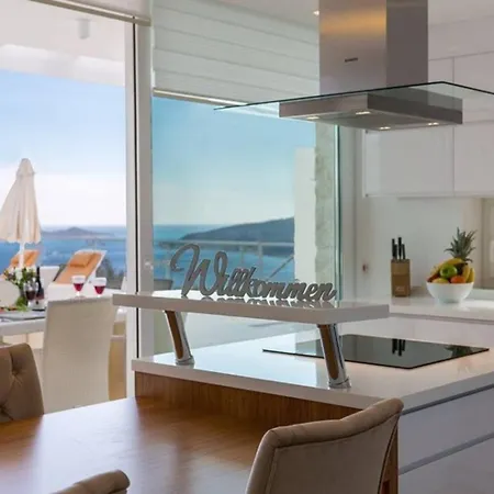 Seaview 3 Bedroom 1075 كالكان